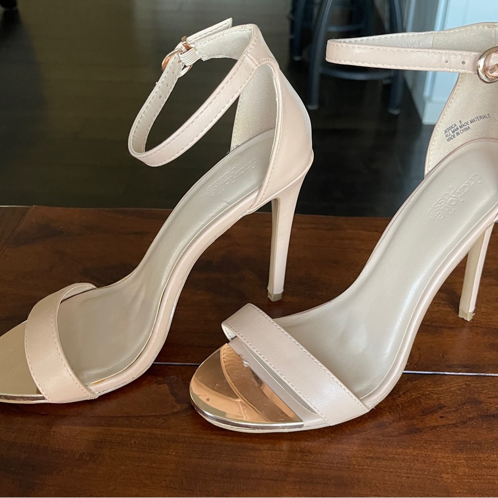 Charolette Russe Pink Size 8 Sandal
